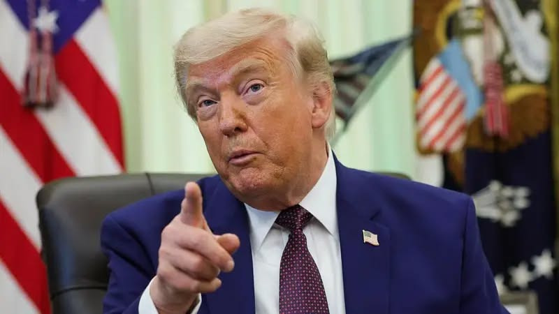 Доналд Трамп: Ирантай хийж буй хэлэлцээ өндөр түвшинд хүрсэн тул бөмбөгдөлтөө зогсоолоо